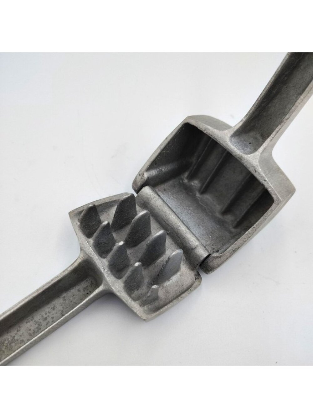 Vintage Crush-A-Cube Ice Cube Crusher Cast Metal Bar Cocktail Tool USA - Picture 7 of 14